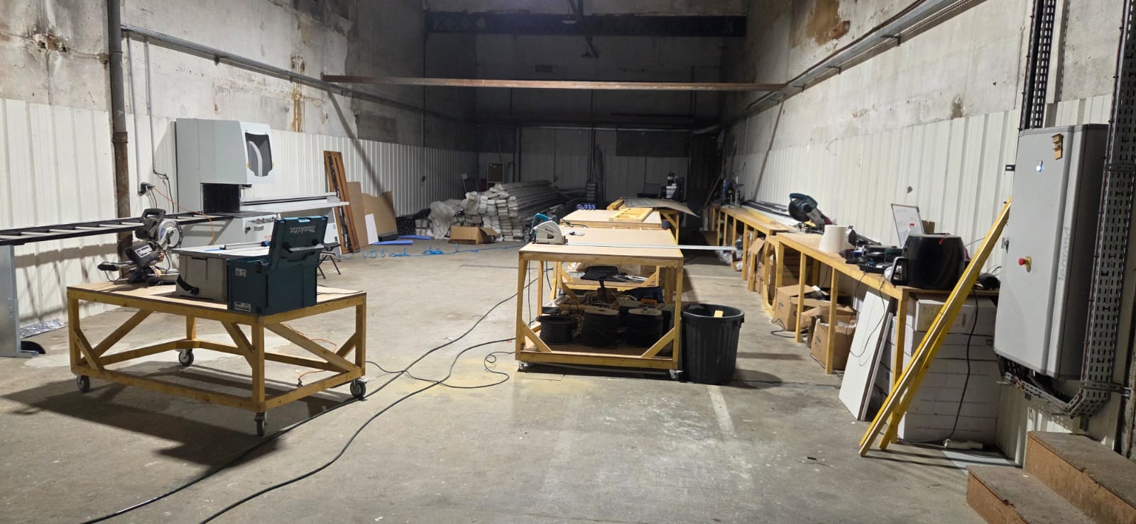 Atelier de fabrication SPMC Menuiserie à Saint-Jean-de-Bournay (38) — menuiseries sur mesure