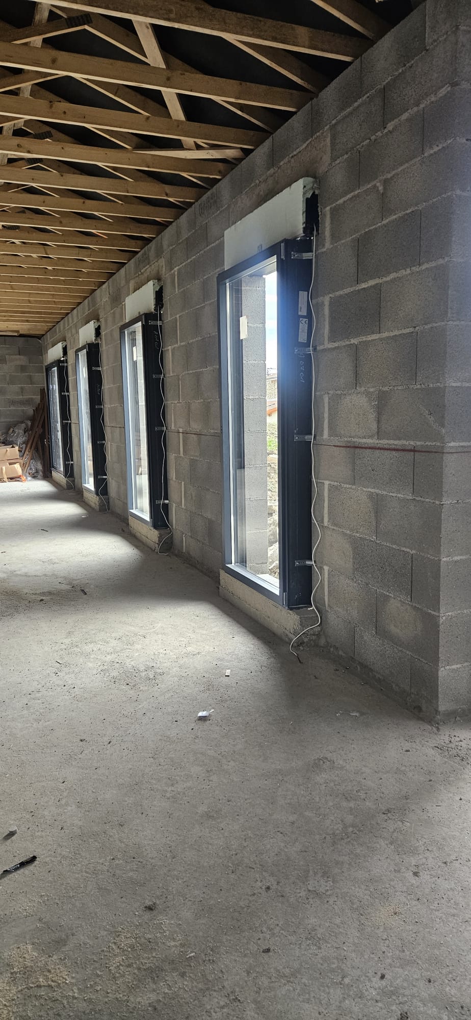 Fenêtre neuve avec volet roulant intégré — pose en Isère