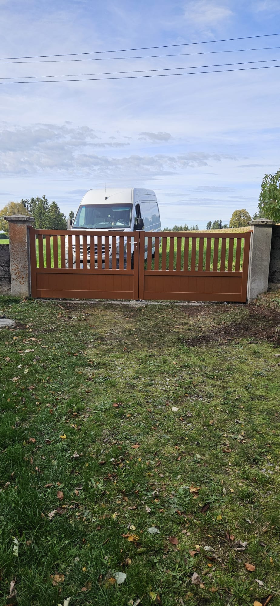 Portail bois sur mesure — SPMC Menuiserie Isère