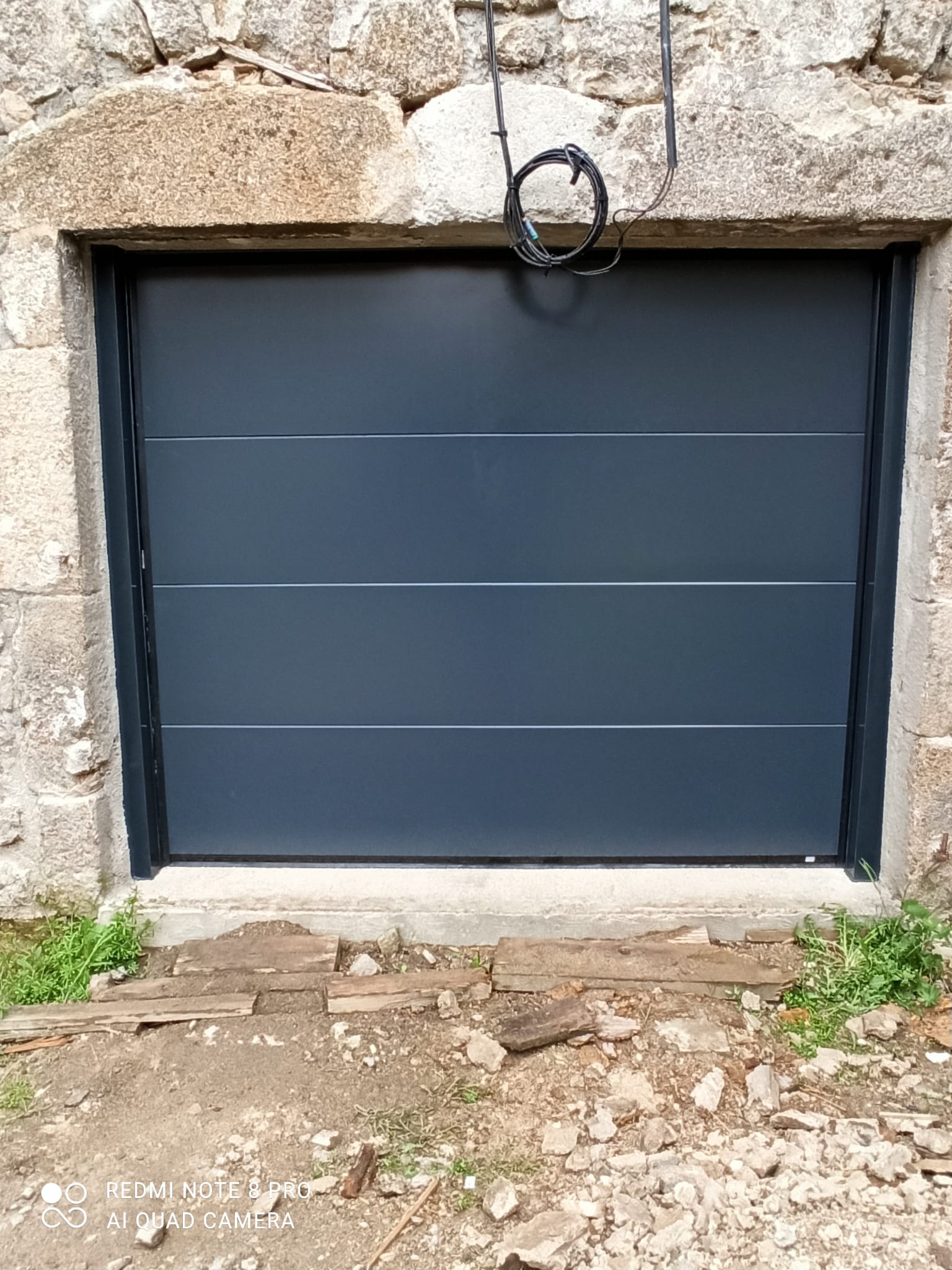 Porte de garage rénovation — SPMC Menuiserie Saint-Jean-de-Bournay