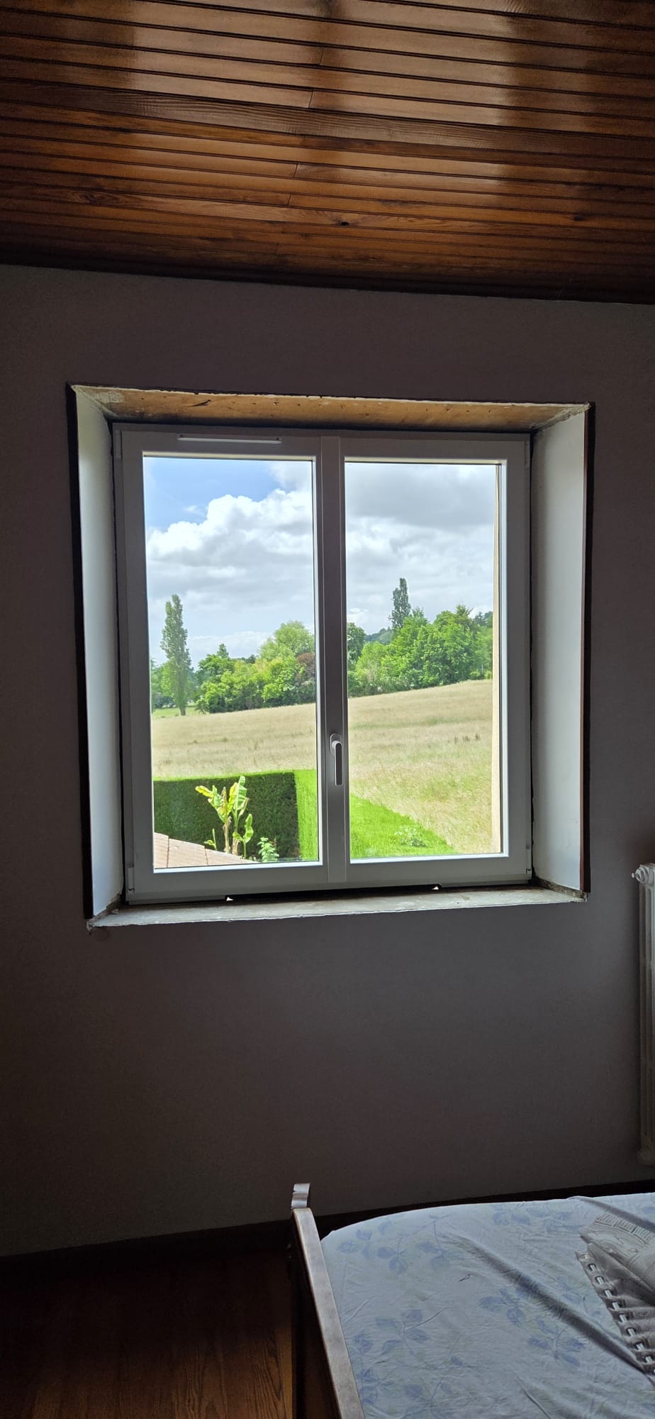 Fenêtre double vantaux posée à Reventin-Vaugris par SPMC Menuiserie