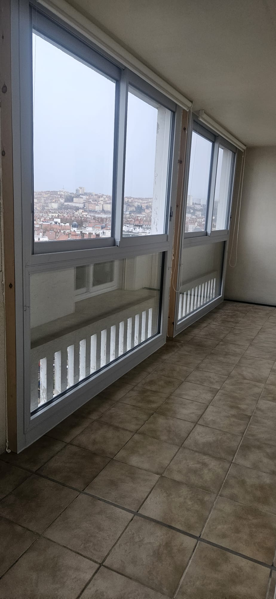 Fermeture de balcon aluminium à Lyon par SPMC Menuiserie