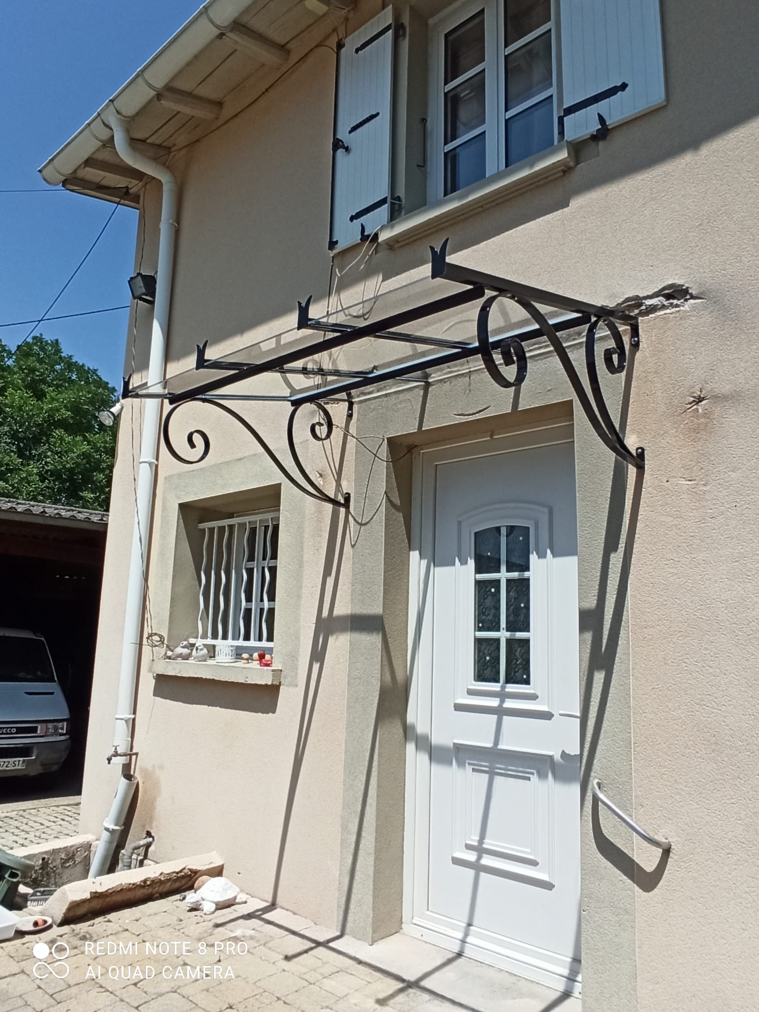 Marquise aluminium posée à Lyon par SPMC Menuiserie