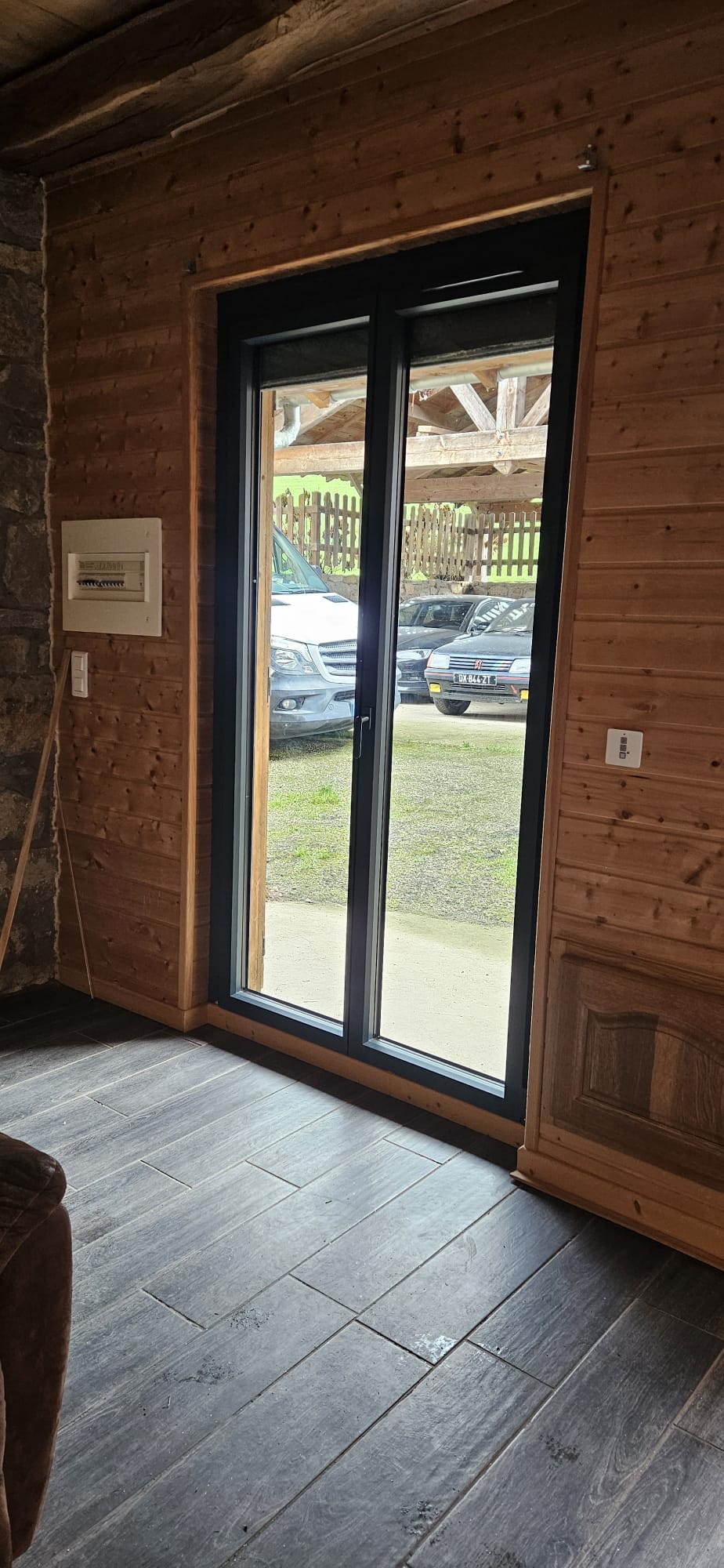 Menuiserie aluminium Lyon — vue intérieure par SPMC Menuiserie