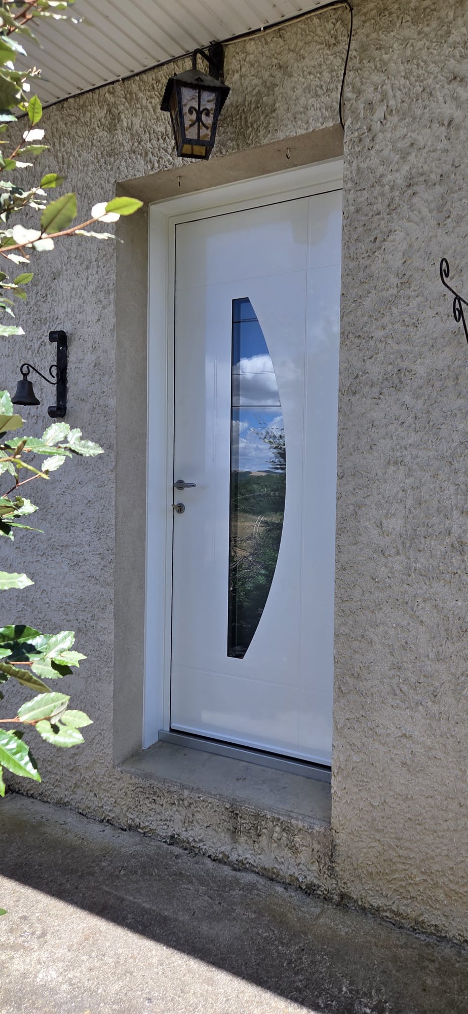 Porte d'entrée posée à Artas par SPMC Menuiserie