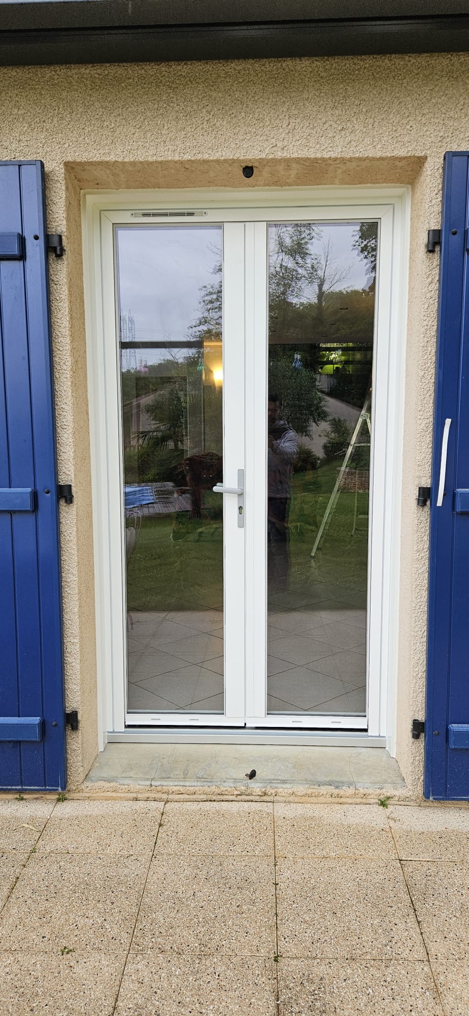 Porte-fenêtre PVC posée à Vienne par SPMC Menuiserie