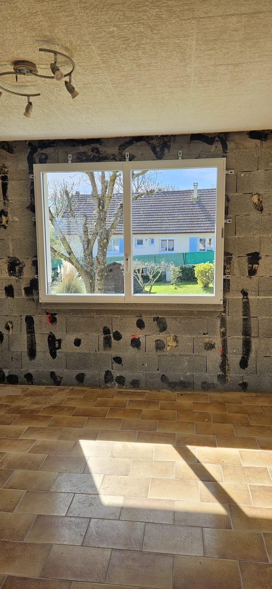 Pose de menuiserie à Vienne par SPMC Menuiserie