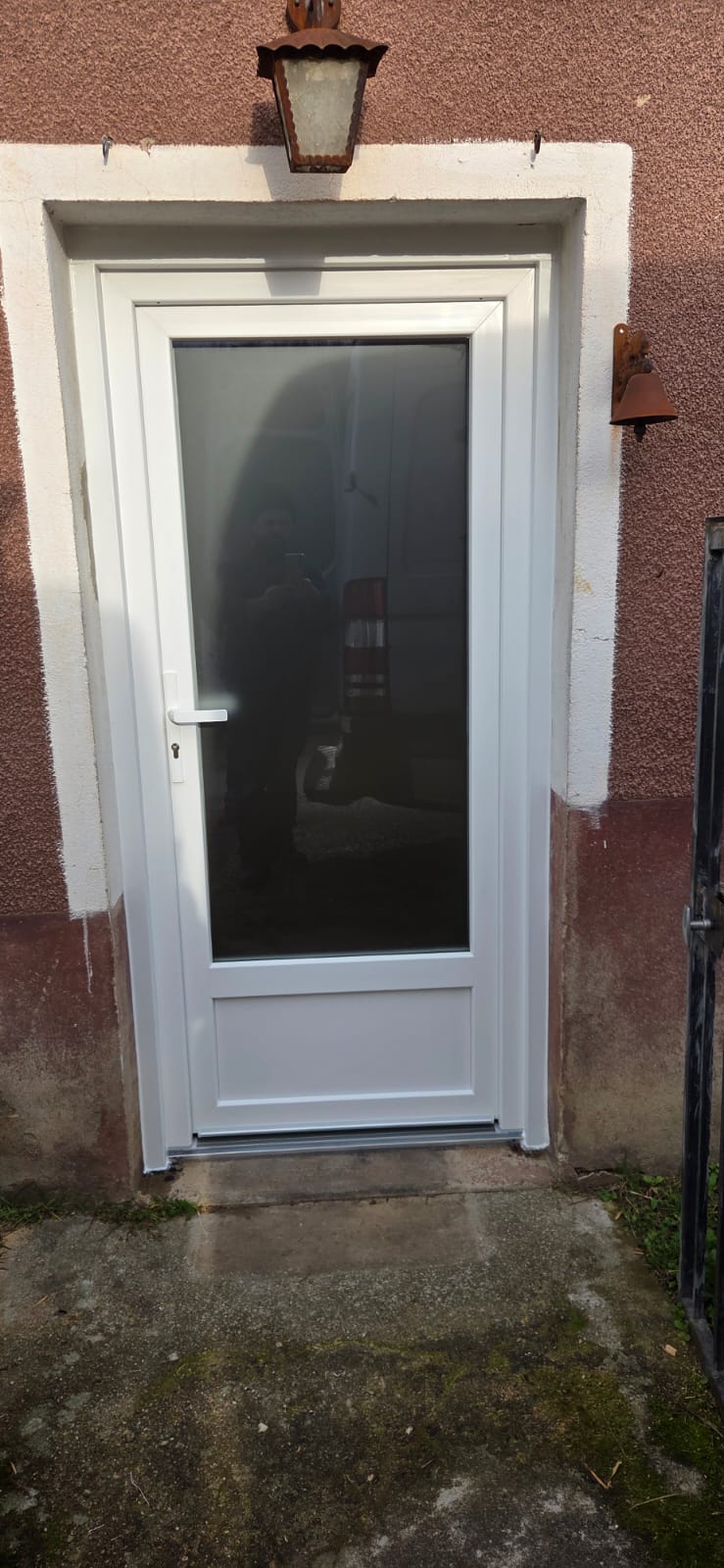 Pose porte d'entrée à Chatonnay (38) par SPMC Menuiserie