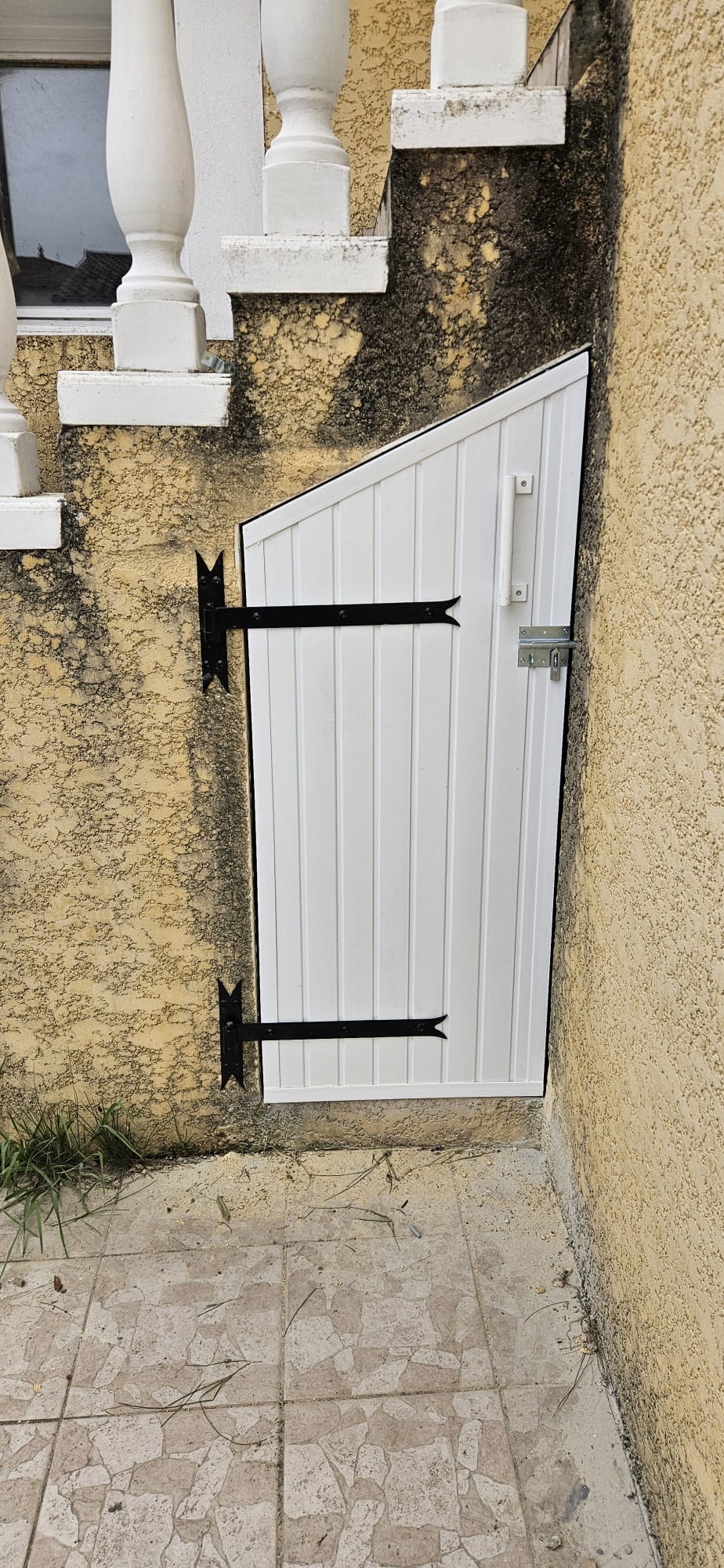 Pose volet battant à Vienne par SPMC Menuiserie